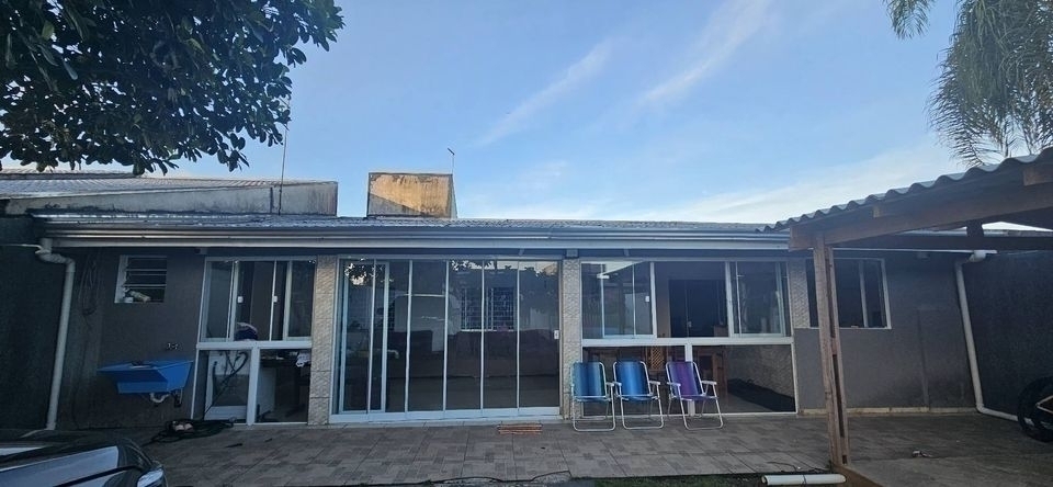 MATINHOS | Casas | Matinhos - Casa com piscina e amplo terreno. MATINHOS | Casas | Matinhos - Casa com piscina e amplo terreno.