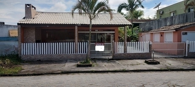 PONTAL DO PARANA | Casas | Pontal do Paraná - Casa com amplo terreno. PONTAL DO PARANA | Casas | Pontal do Paraná - Casa com amplo terreno.