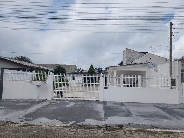 PONTAL DO PARANA | Casas | Pontal do Paraná - Casa com amplo terreno a 2 quadras da praia!!! PONTAL DO PARANA | Casas | Pontal do Paraná - Casa com amplo terreno a 2 quadras da praia!!!