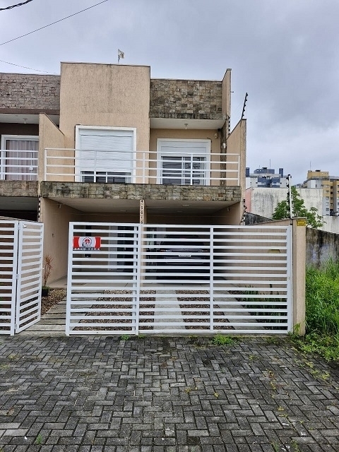 MATINHOS | Casas | Matinhos - Sobrado averbado, aceita financiamento.. MATINHOS | Casas | Matinhos - Sobrado averbado, aceita financiamento..