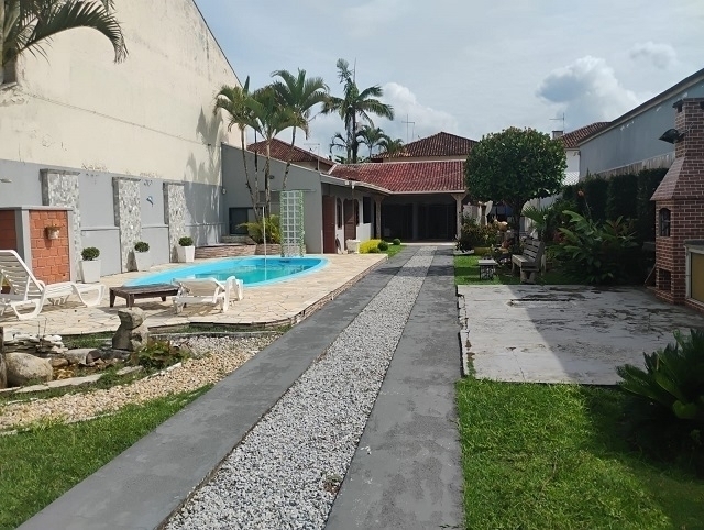 MATINHOS | Casas | Matinhos - Casa com piscina, terreno 580 M² MATINHOS | Casas | Matinhos - Casa com piscina, terreno 580 M²