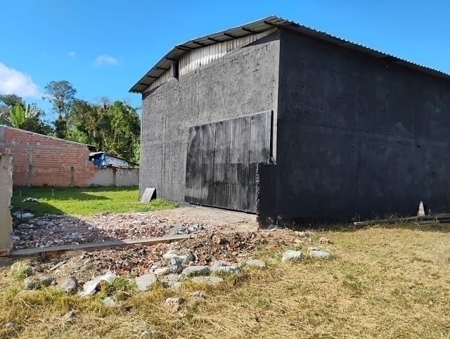 MATINHOS | Casas | Matinhos - Barracão com amplo espaço de terreno.. MATINHOS | Casas | Matinhos - Barracão com amplo espaço de terreno..