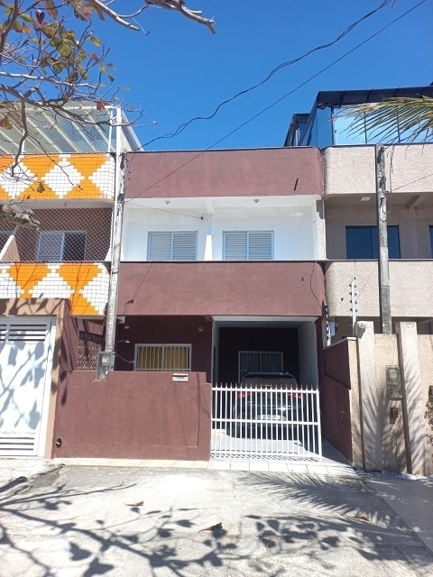 MATINHOS | Casas | Matinhos - Sobrado averbado a poucos metros do mar!!!