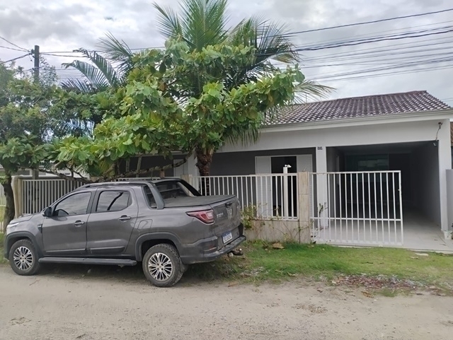 MATINHOS | Casas | Matinhos - Linda casa com amplo espaço de terreno!!!